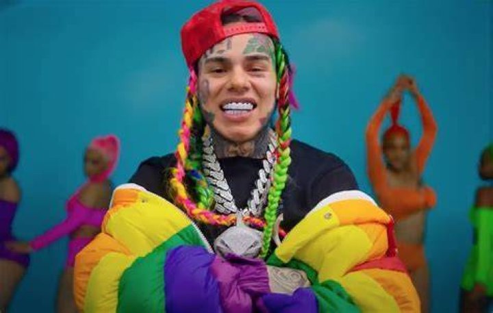 6ix9ine – Bio, Rapper, Songs, Net Worth, Age, Facts, Wiki, Height, Family, Tour, Album, Concert, Awards, Affair, Race, Real Name, Parents, Girlfriend