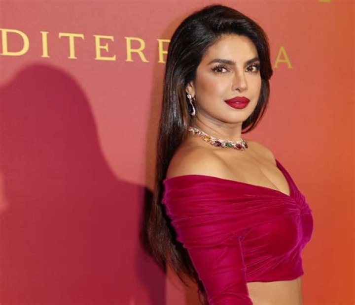 7 Weight Loss Tricks From Priyanka Chopra for a Strong and Toned Physique — Celebwell