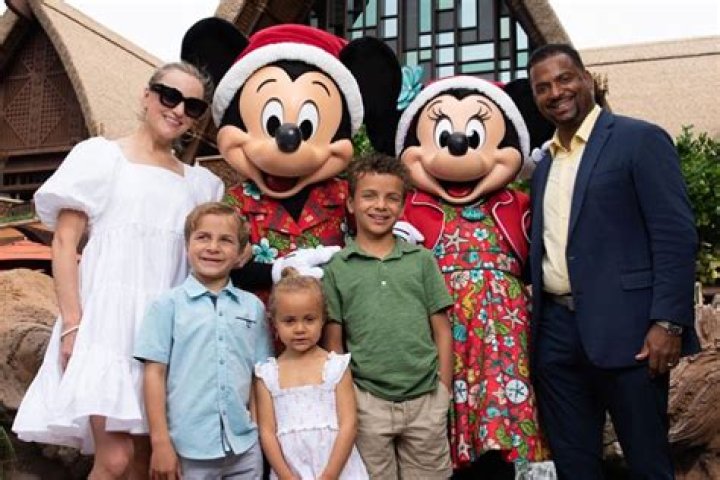 Alfonso Ribeiro: Wife, net worth, tattoos, smoking & body facts