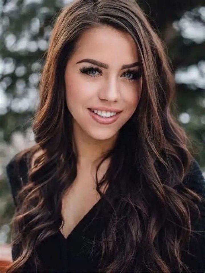 Alina Lopez Bio, Wiki, Real Name, Sister, Height, Age & More