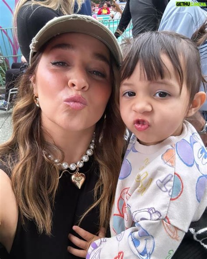 Alisan Porter Biography - Facts, Childhood, Family Life, Achievements