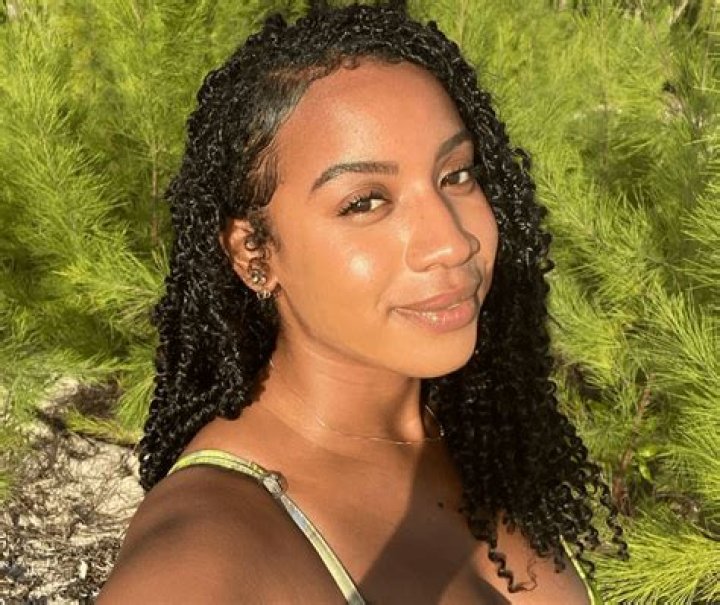 Alissa Humber in Bathing Suit Says "Best Wishes" — Celebwell