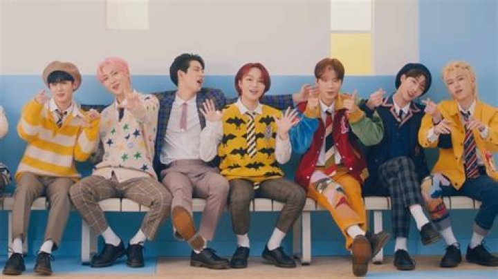 All Younite members’ ages, birthdays, and debut date