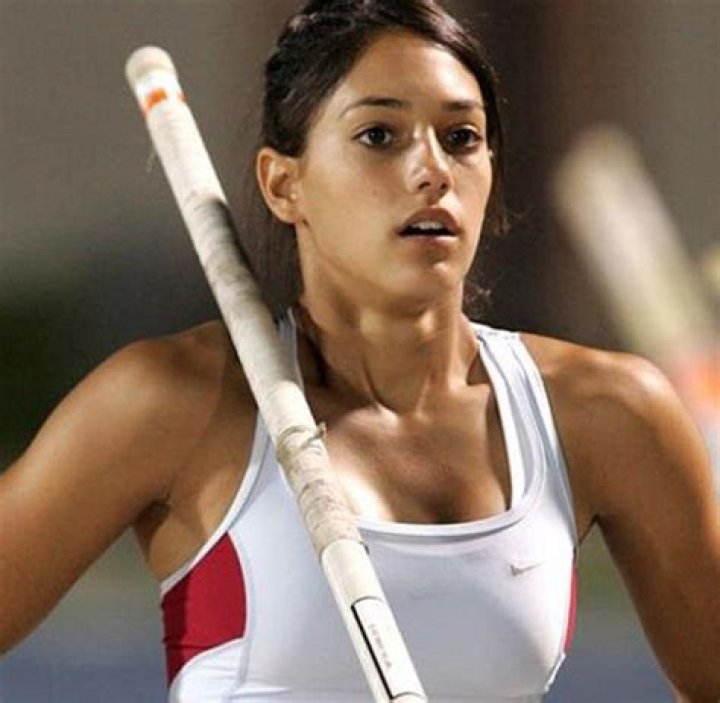 Allison Stokke (Fitness Model) Wiki, Biography, Age, Height, Weight, Boyfriend, Fiancé, Net Worth, Career, Facts