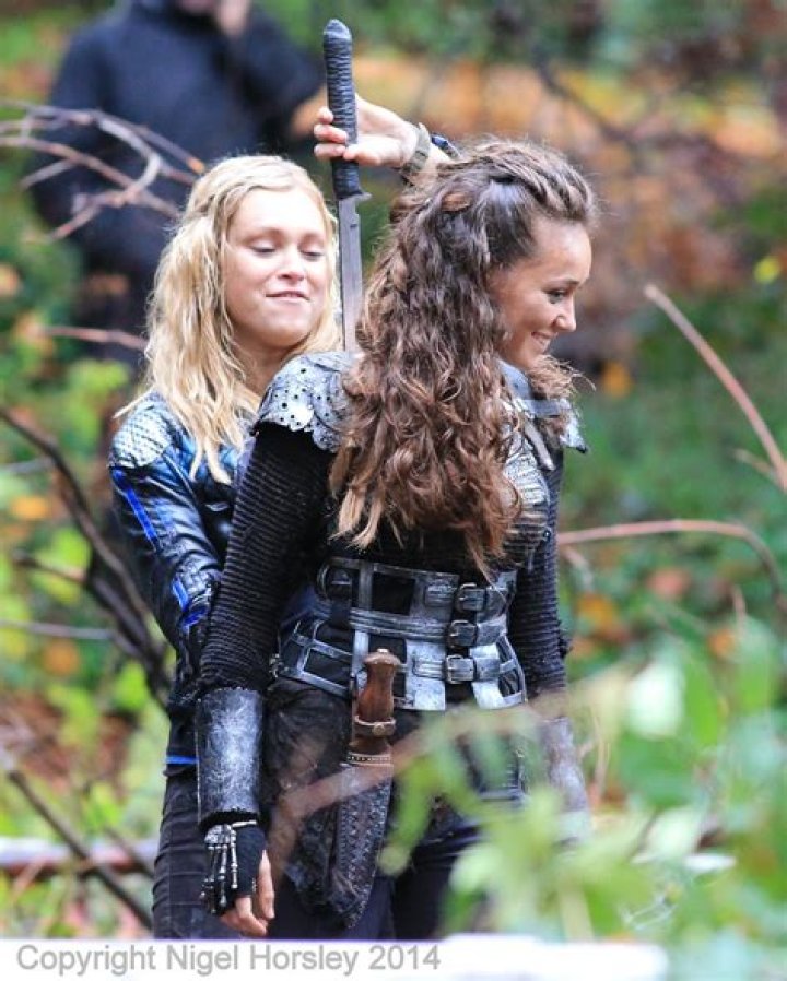 Alycia Debnam-Carey Biography, The 100, Age, GIF, Movies and Brother