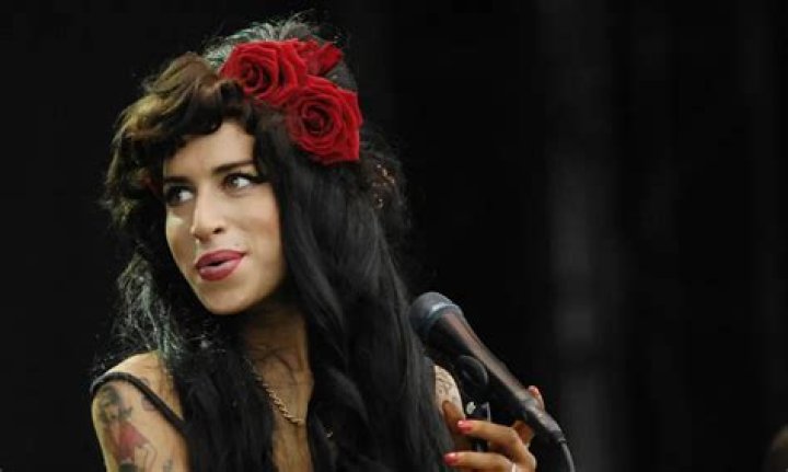 Amy Winehouse Body Measurements Height Weight Bra Size Shoe Vital Stats
