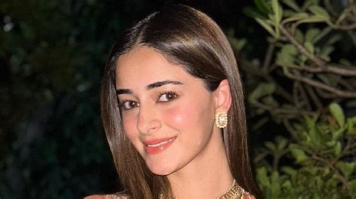 Ananya Panday in Bathing Suit Shares "Mirror Selfies" — Celebwell