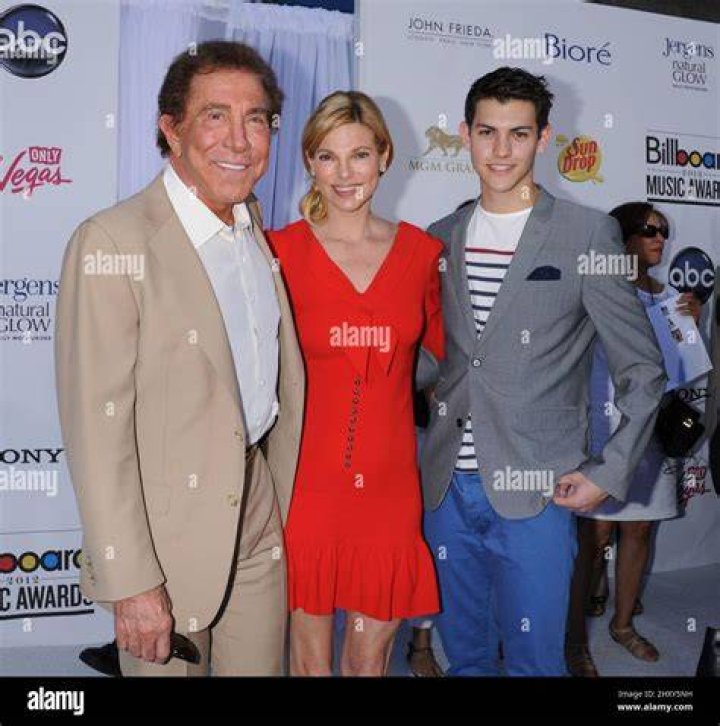 Andrea Hissom – Bio, Celebrity Facts and Family Life of Steve Wynn’s Wife