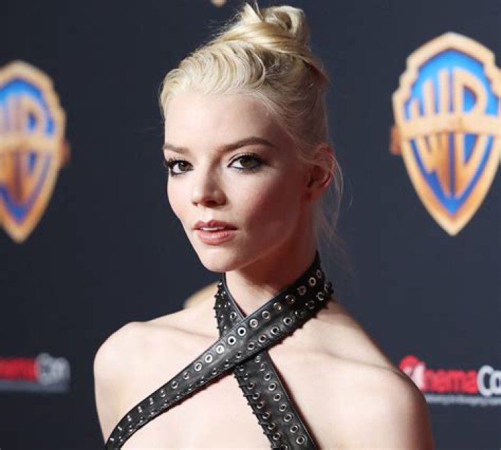 Anya Taylor-Joy In Workout Gear Hikes Yosemite National Park