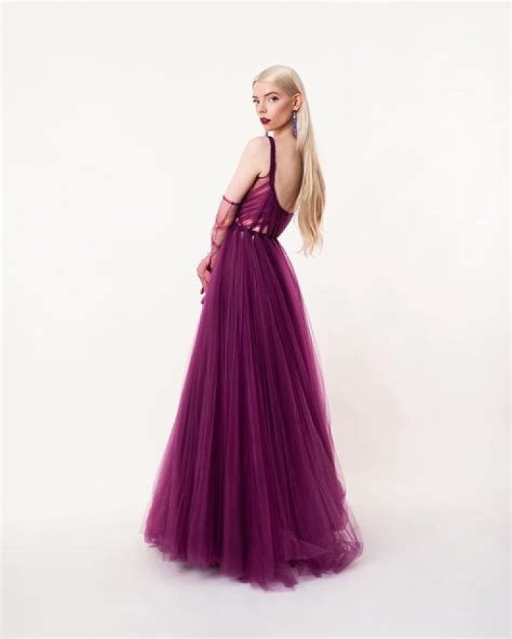 Anya Taylor-Joy Wore A Burgundy Dior Couture Gown As She Won A Critics’ Choice Award