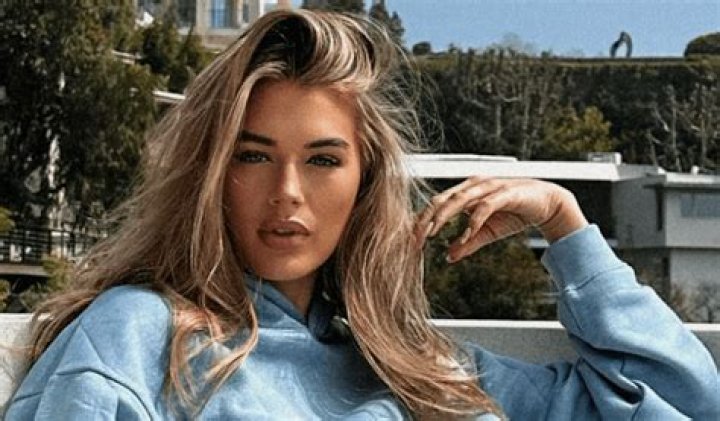 Arabella Chi Shares Special Swimsuit Selfies