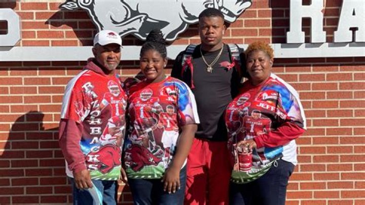 Arkansas Razorbacks: Who Are James Moore And Katorie? KJ Jefferson Parents Age Gap And Family Ethnicity