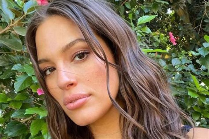 Ashley Graham Is Glowing At CFDA Awards As Baby Is Expected By New Year’s