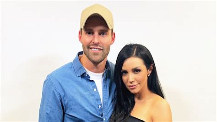 ‘Bachelorette Alum’ Robby Hayes Wants To Make It Clear He Did Not Ghost Scheana Marie