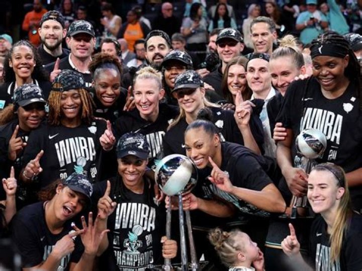 Barack Obama Shows Support To The NBA And The WNBA After Boycotting Their Games In Sign Of Protest Following Jacob Blake’s Shooting By Police!
