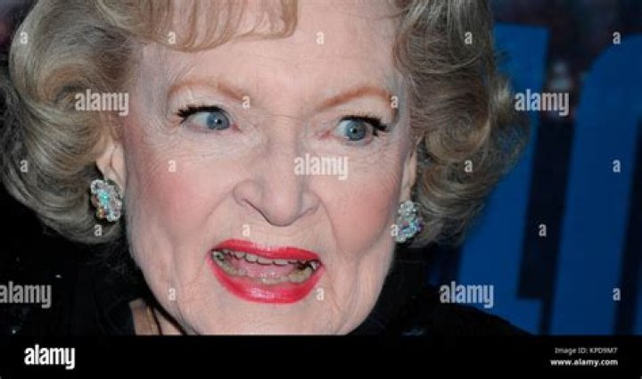 Betty White honored on SNL