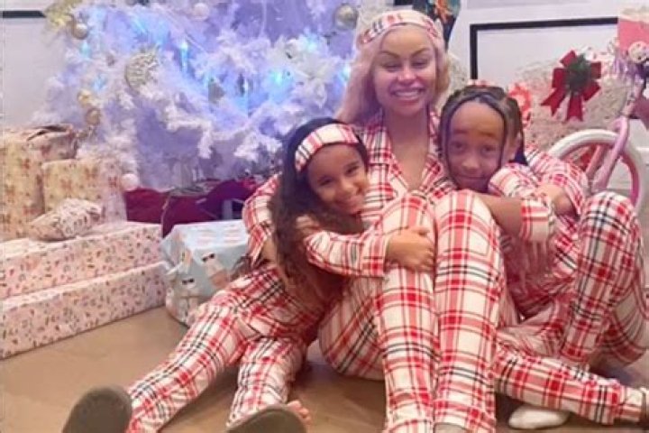 Blac Chyna’s Photo Featuring Her Baby Girl, Dream Kardashian In Front Of An Enormous Christmas Tree Has Fans In Awe