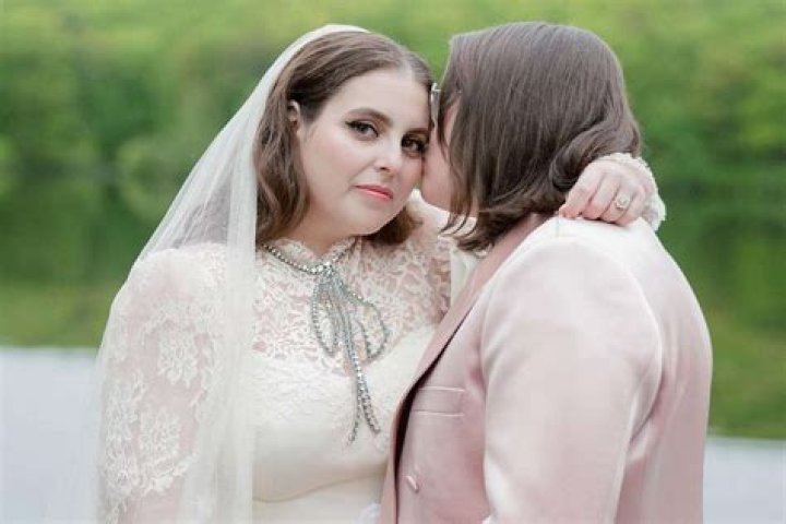 Bonnie Chance Roberts, Beanie Feldstein Girlfriend: Age, Wiki, Bio