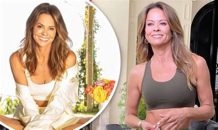 Brooke Burke Shows Off Her Fab Figure in Hot Pink Yoga Pants and a Black Sports Bra — Celebwell
