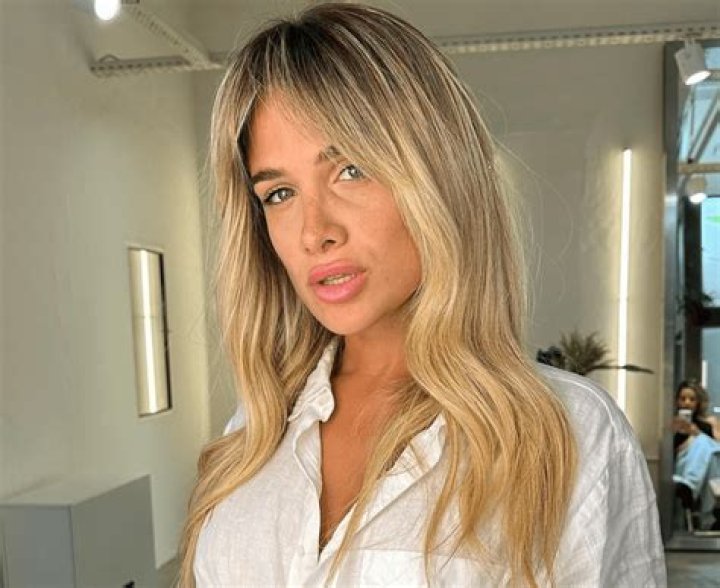 Cami Homs in Bathing Suit is "a Bomb" — Celebwell