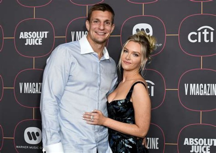 Camille Kostek Bio: Family, Career, Boyfriend & Net worth