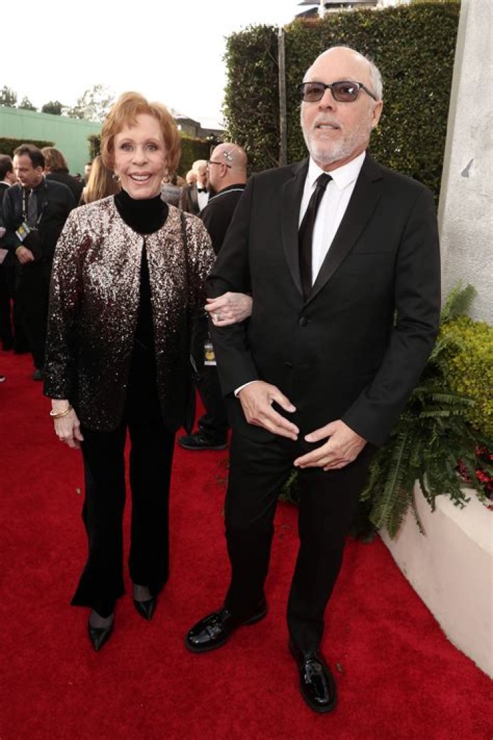 Carol Burnett: Husband, net worth, tattoos, smoking & body measurements