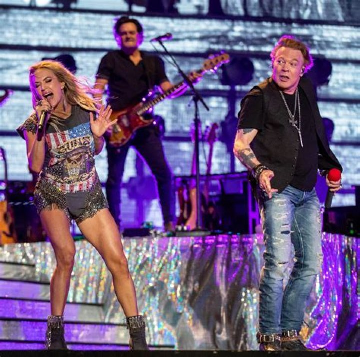 Carrie Underwood And GunsnRoses Had A Concert And Carrie Was Thrilled