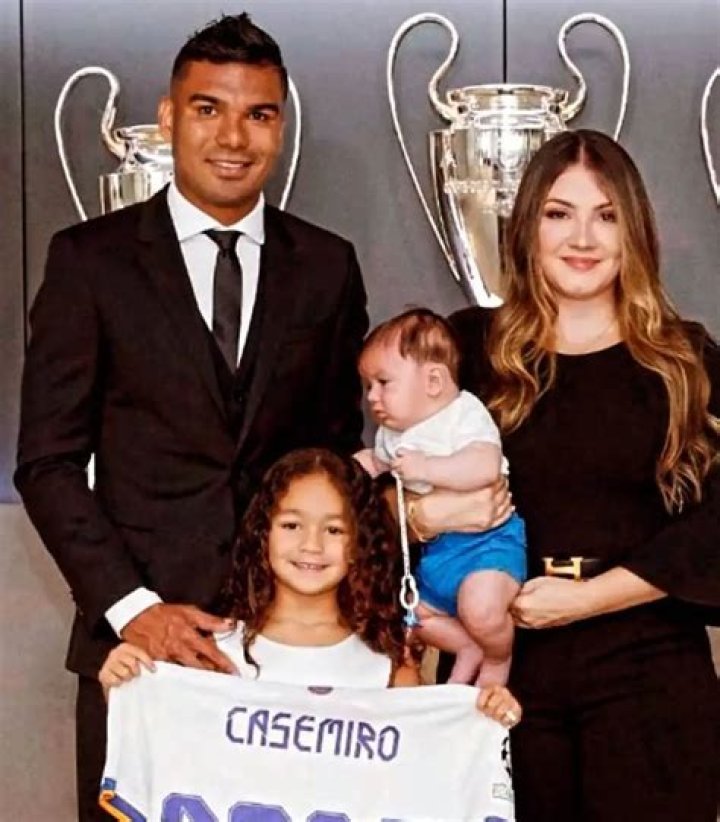 Casemiro family: Wife, children, parents, siblings