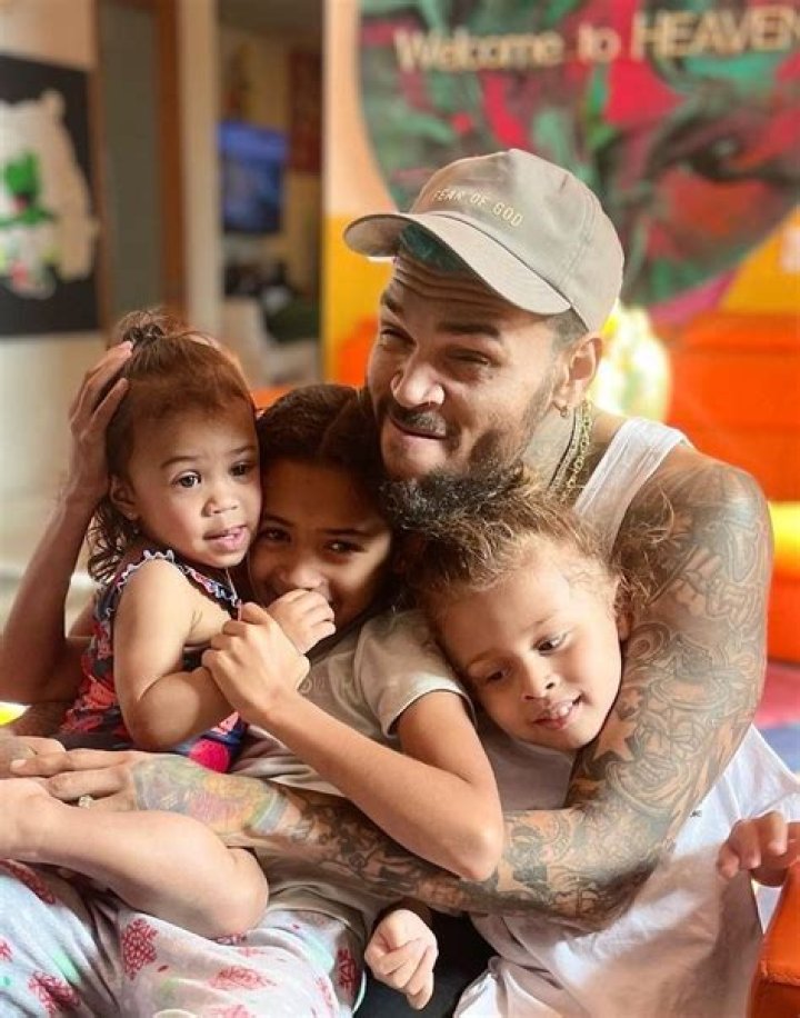 Chris Brown Shows Off His New Tattoo – Fans Say It’s Definitely His Son, Aeko!