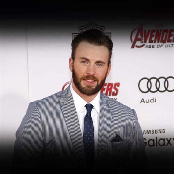 Chris Evans Biography - Facts, Childhood, Family Life & Achievements