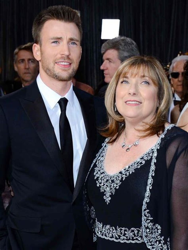 Chris Evans’ Mom Convinced Him To Play Captain America After He Turned It Down Twice