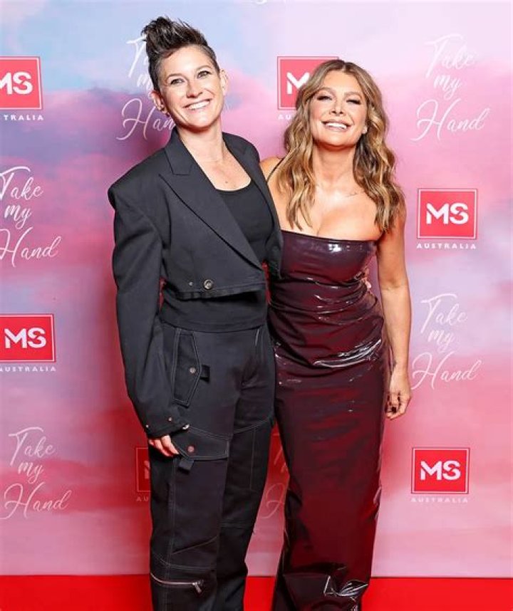 Cindy Costner Bio, Wiki, Age, Net Worth, Husband, Family, Height, Movies and Education