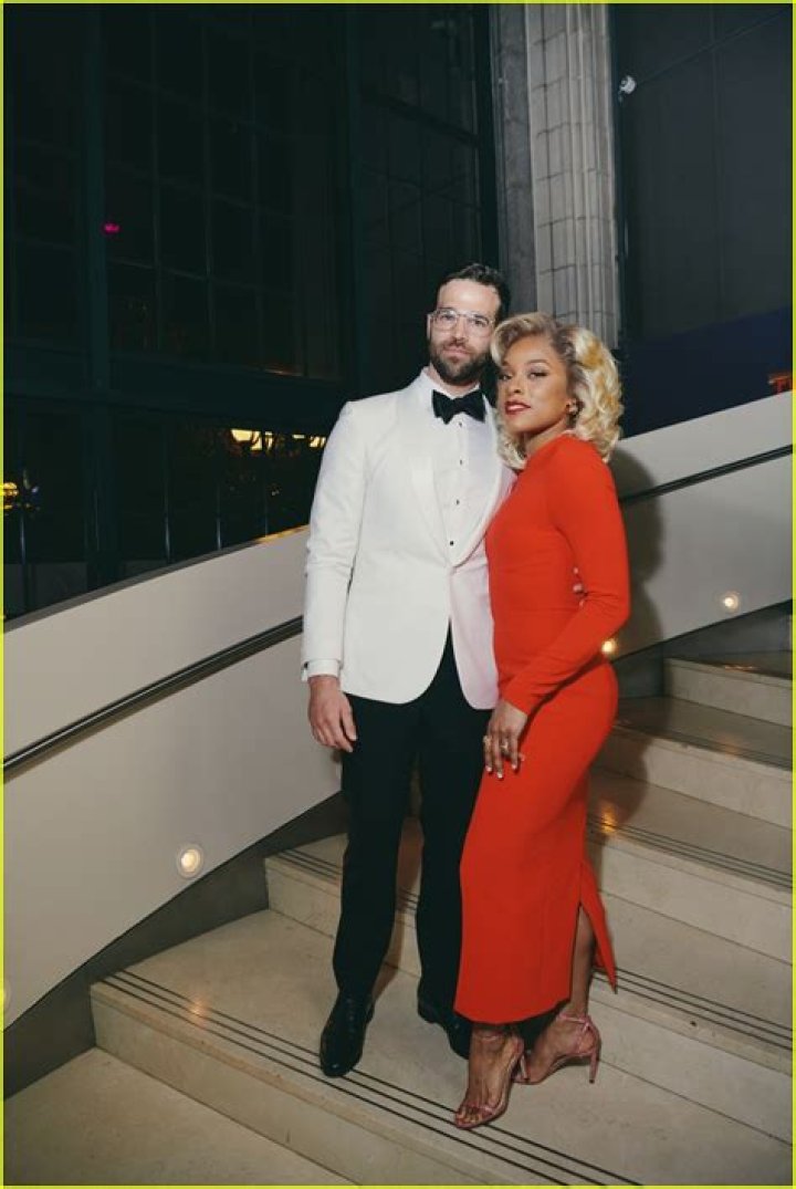 Colton Ryan Wiki, Girlfriend, Age, Height, Family & Net Worth