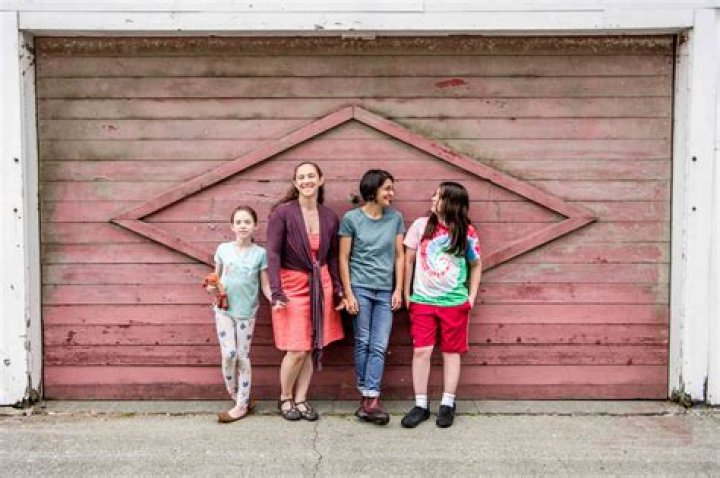 Crystal Balint family, husband, children, parents, siblings