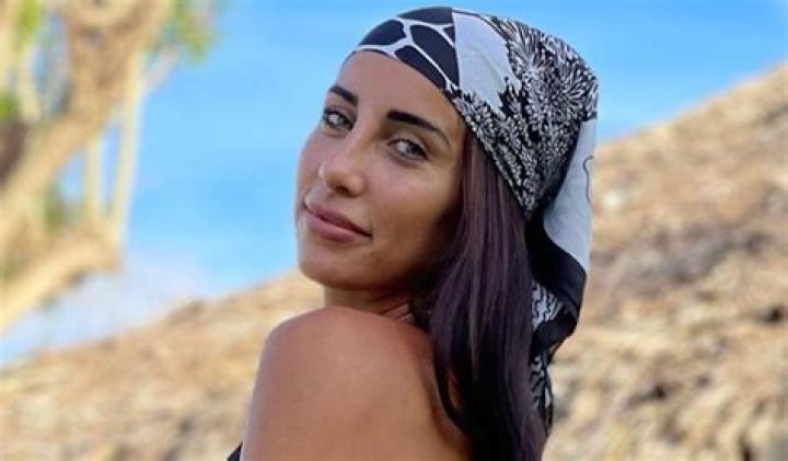 Cynthia Cofano In Bathing Suit Says "Like My Bikini?" — Celebwell
