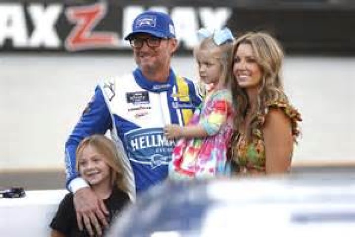 Dale Earnhardt Biography - Facts, Childhood, Family Life & Achievements
