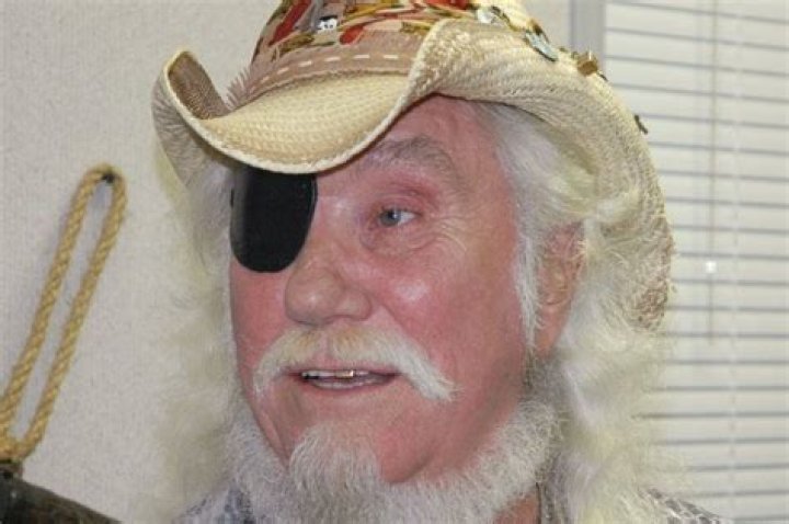 Did Dr. Hook use drugs? – Celebrity