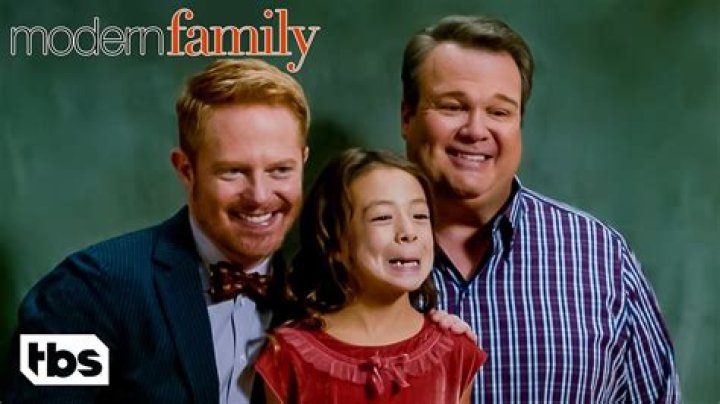 Did Fred Savage direct Modern Family? How many episodes did Fred Savage direct Modern Family?