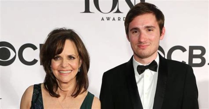 Did Sally Fields ever get married? – Celebrity