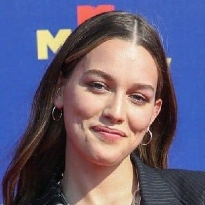 Did Victoria Pedretti delete Instagram?