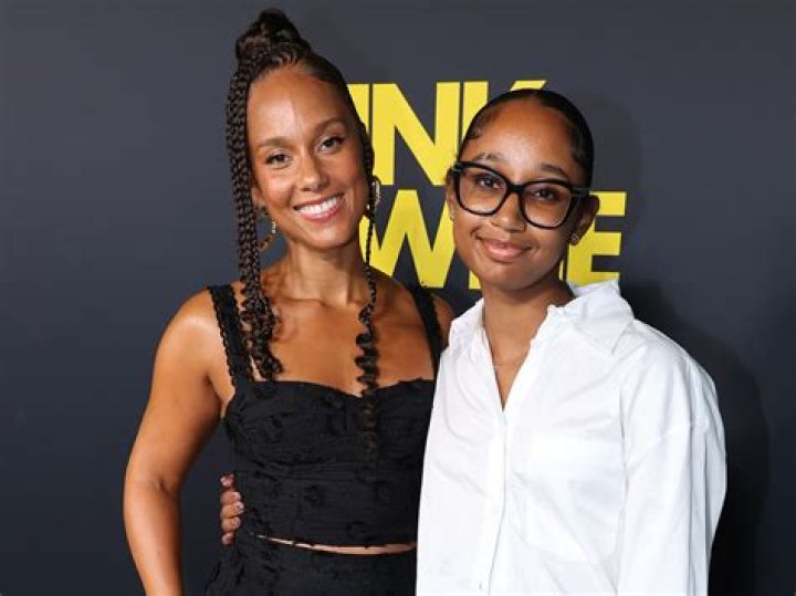 Does Alicia Keys have sister? Did Alicia have a twin sister?