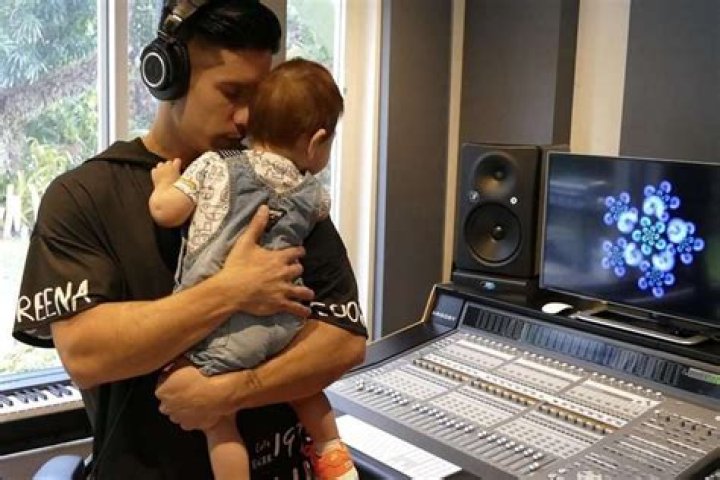 Does Chyno Miranda Have Kids? – Celebrity