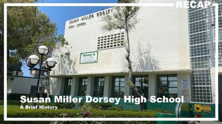 Does Jack Dorsey have a degree? Where did Jack Dorsey go to high school and University?