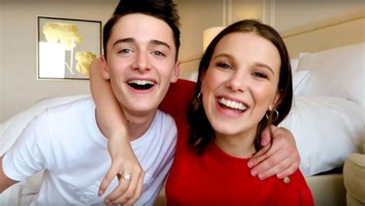 Does Noah Schnapp have a brother? Is Noah Schnapp a twin? Who is Noah Schnapps twin sister?