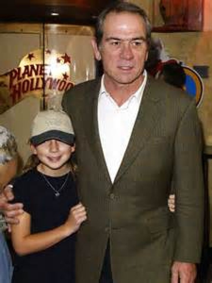 Does Tommy Lee Jones have brothers and sisters?