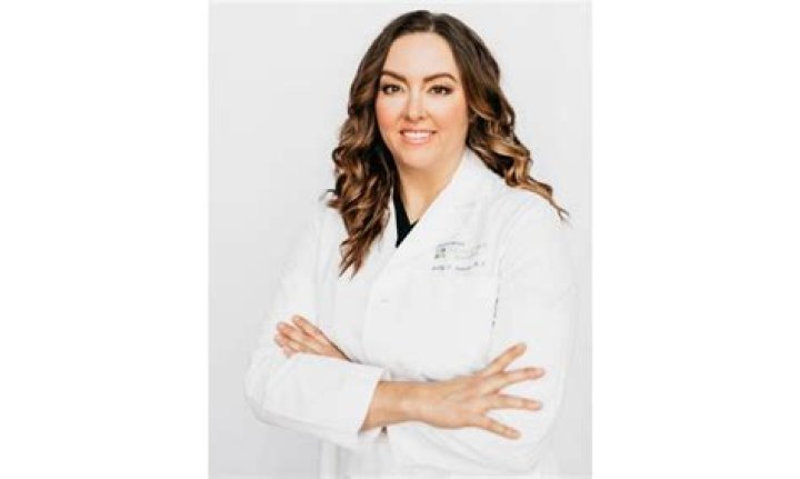 Dr. Holly Hanson, MD – Nashville, TN