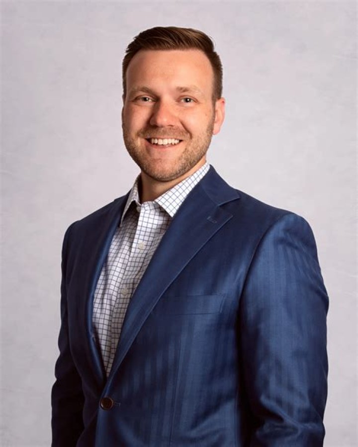 Dr. Justin Ellerbroek, MD – Waterloo, IA