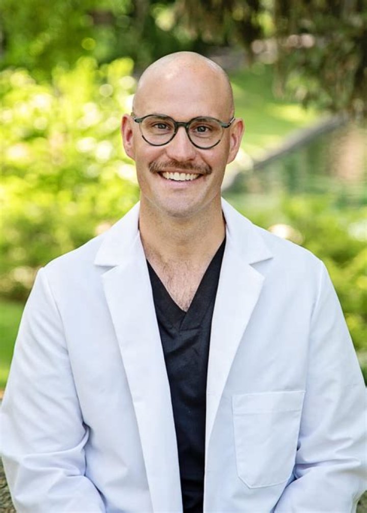 Dr. Timothy Henne, MD – Grand Rapids, MI