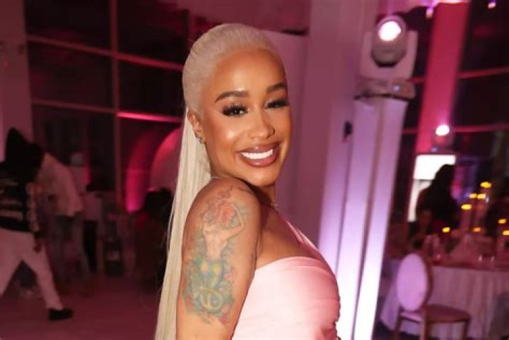 DreamDoll Biography: Age, Songs, Height, Net Worth, Wikipedia, Boyfriend, IG, Store, Parents, Twitter, BGC