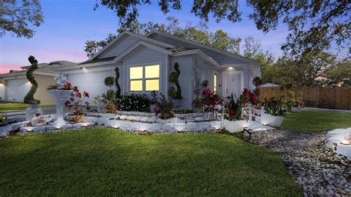 ‘Edward Scisshorhands’ house up for sale, comes with movie memorabilia